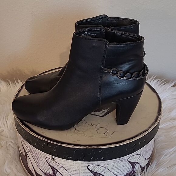 Easy Spirt Vegan Leather Black Ankel Booties - Picture 2 of 13